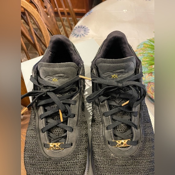 Lebron XX - Picture 5 of 9